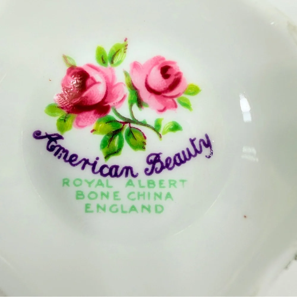 ROYAL ALBERT BONE CHINA AMERICAN BEAUTY PINK‎ ROSES TEACUP & SAUCER SET VINTAGE